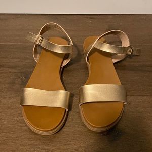Universal Thread Sandals